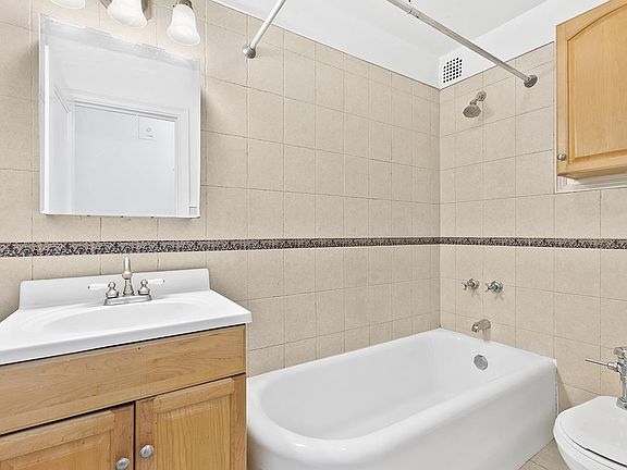 4th image of 7 Park Ave APT 6E-6