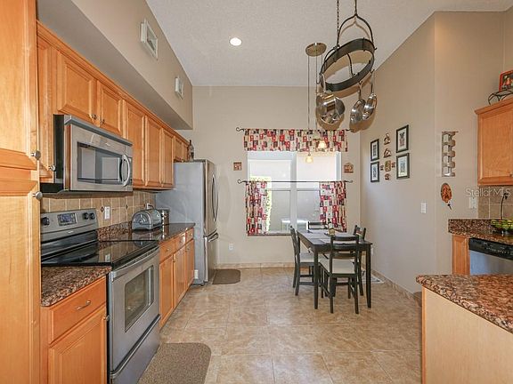 2nd image of 3317 Foxcroft Cir