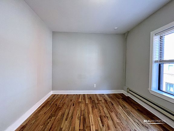 5th image of 4421 N Wolcott Ave #B2