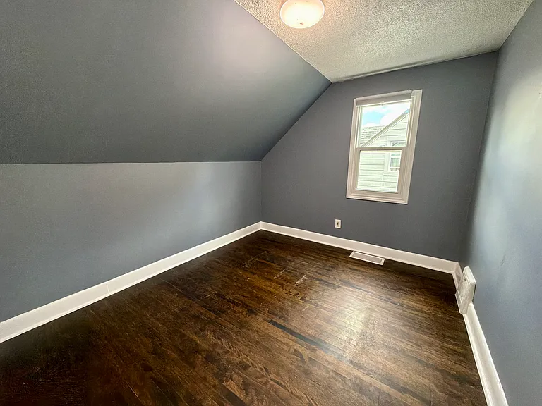 45 Campbell Ave — Photo 18