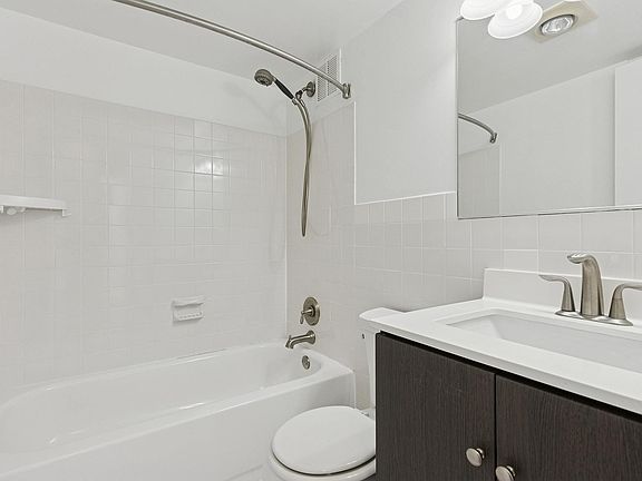 3rd image of 201 W Evergreen Ave #210