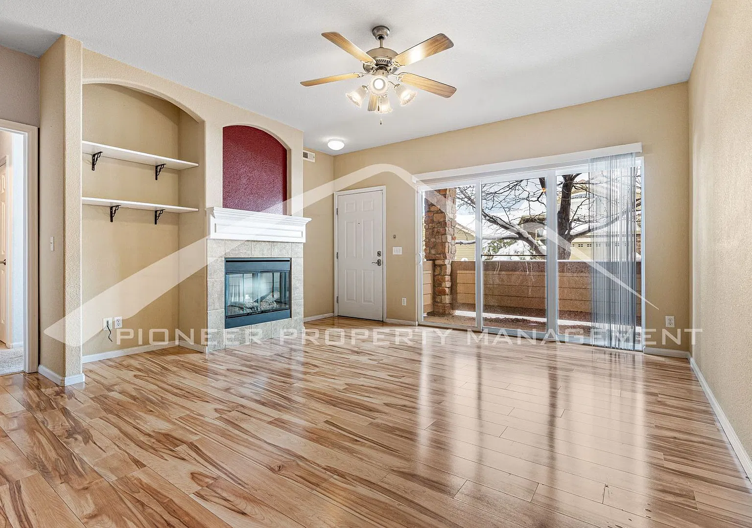 Beautiful First Floor Condo with Open Floor Plan and Central A/C — Photo 4