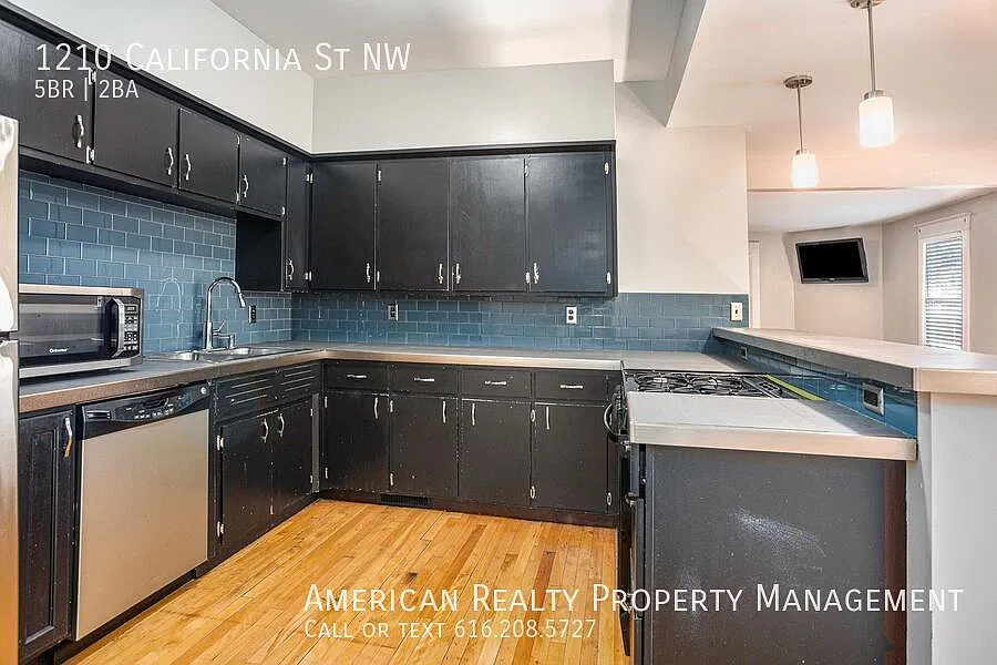5 bed, 1560 sqft, $3,000 — Photo 4