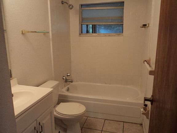 4th image of 609 E 29th St
