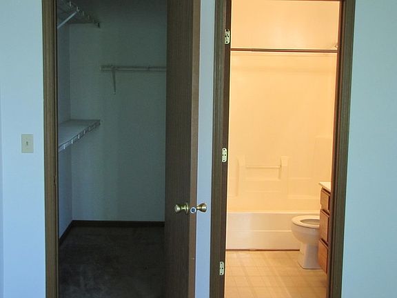 5th image of 301 Village Creek Dr Unit 2C