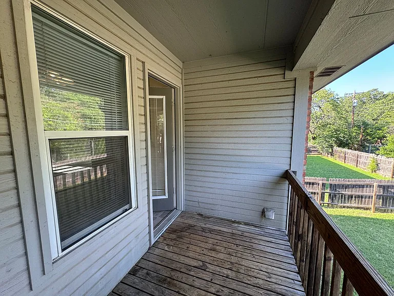 413 Creek St — Photo 17
