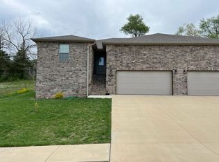 1416 S Treetop Ct, Ozark, MO 65721