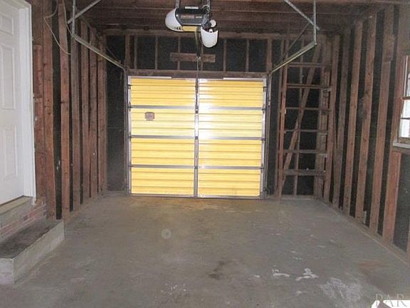 3rd image of 1100 W Hatton St