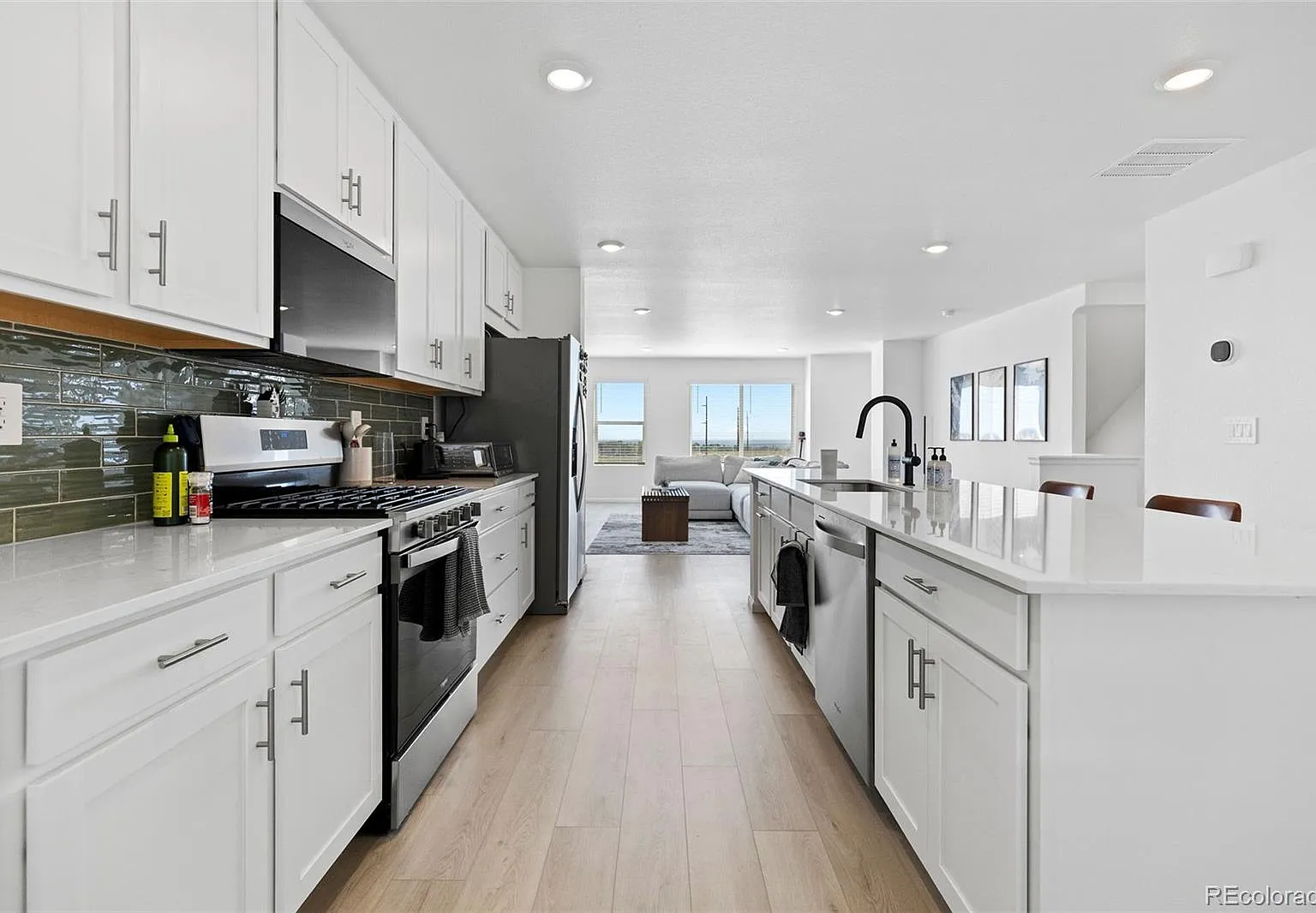 4 bed, 3.5 bath, 2321 sqft, $3,650 — Photo 2
