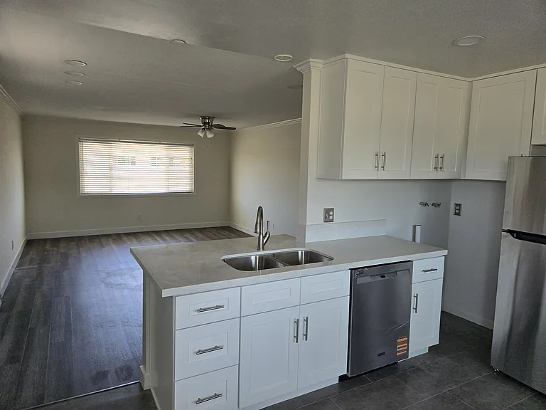375 E 18th St #5 — Photo 6