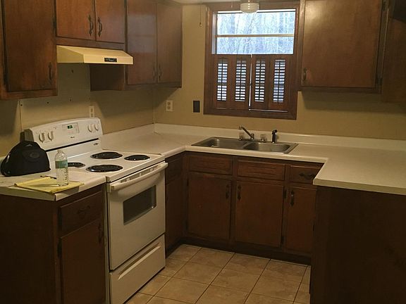 3rd image of 5901 Caroline Dr