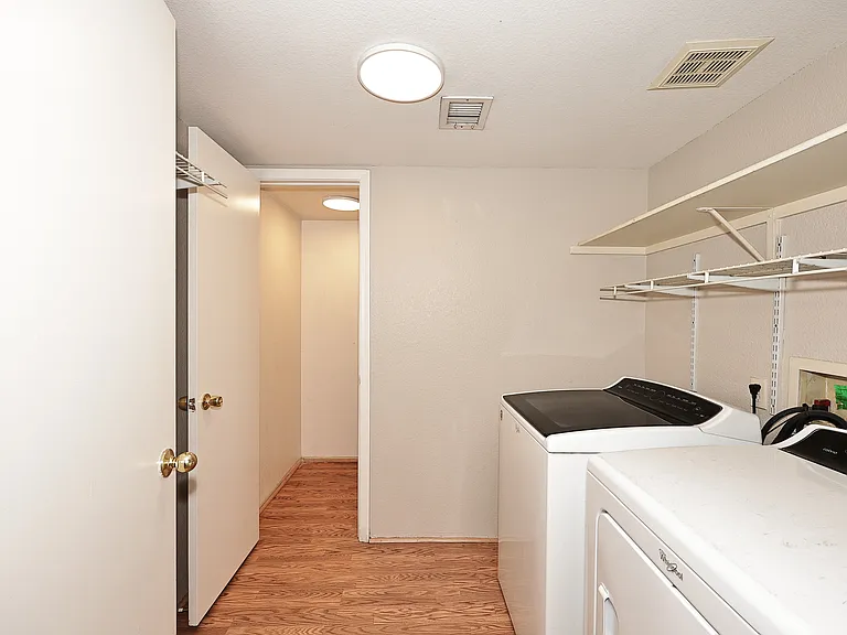 8935 W Windsor Ave — Photo 36