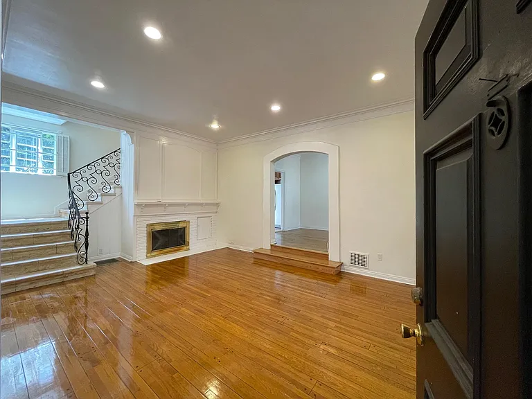 10804 Lindbrook Dr — Photo 1