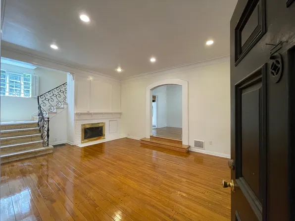 10804 Lindbrook Dr, Los Angeles, CA 90024