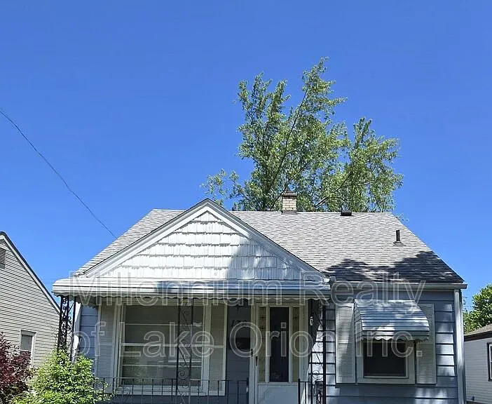 136 W Princeton Ave — Photo 1