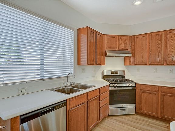 4th image of 9204 Weeping Hollow Ave
