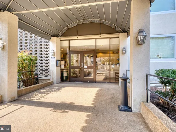 4410 Briarwood Ct N APT 36, Annandale, VA 22003