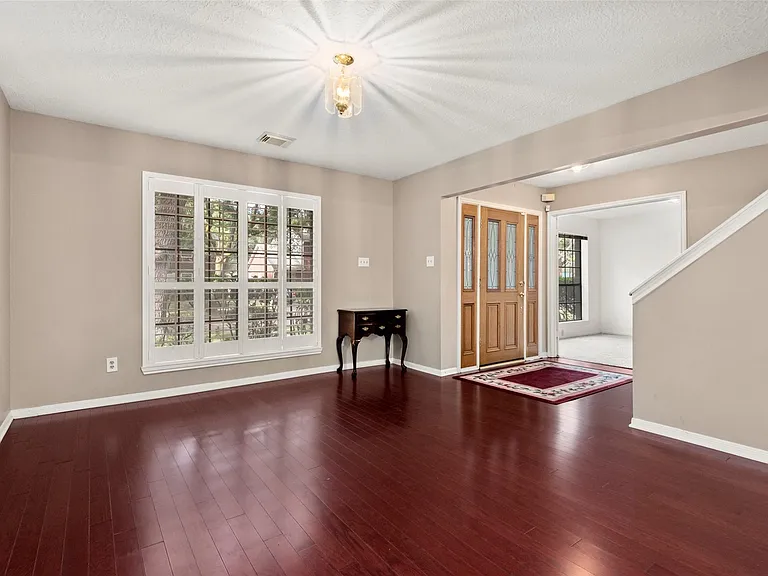 2415 Parkwood Ln — Photo 10