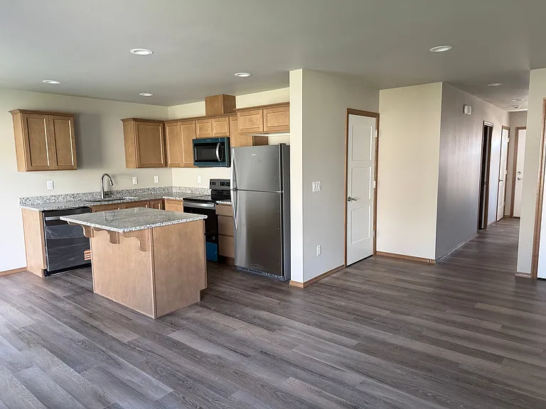 609 S Kent Ave — Photo 3