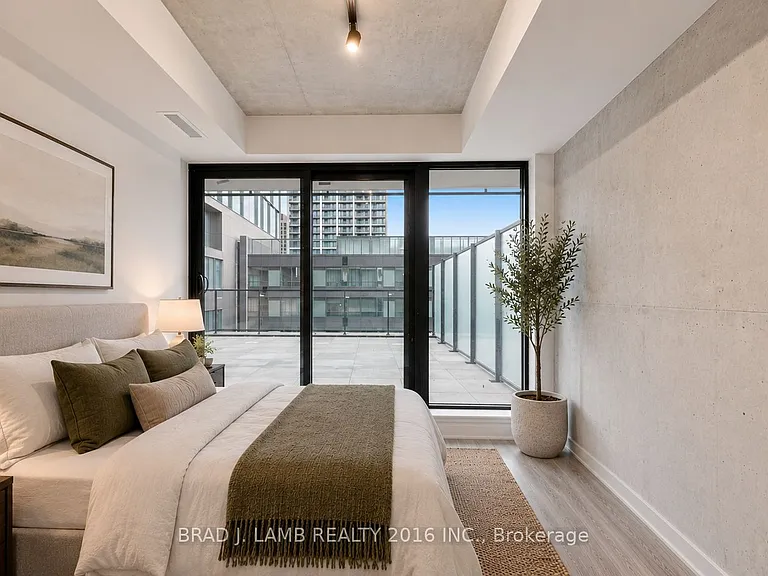 284 King St E #906 — Photo 3