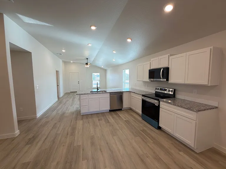 1209 Cottonwood Ave — Photo 4