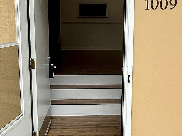 1009 Louisburg Pl — Photo 2