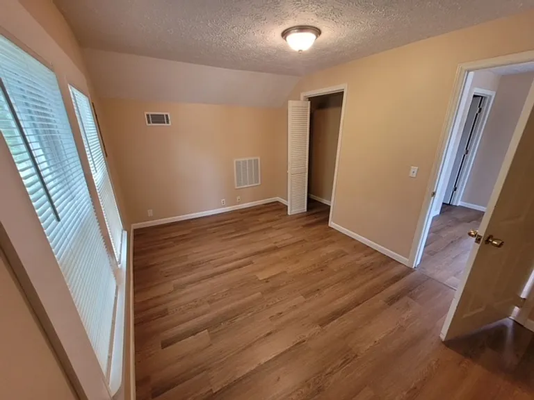 1411 E Harper Ave — Photo 8