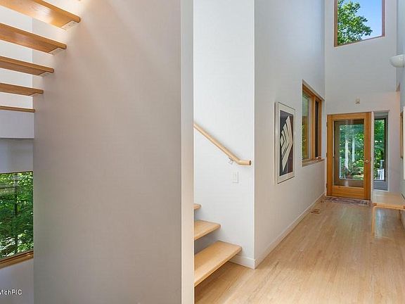 5th image of 9475 Lakeview Dr