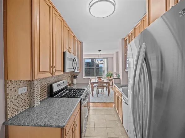 555 Kappock Street image 8 of 20