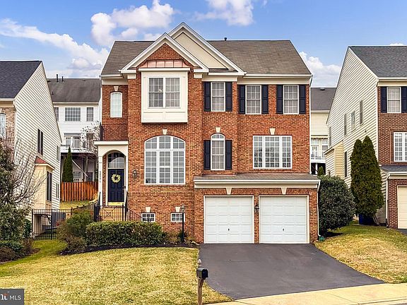 3rd image of 5854 Governors Hill Dr
