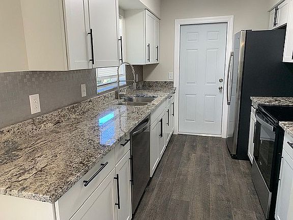 3rd image of 405 Ventura Dr