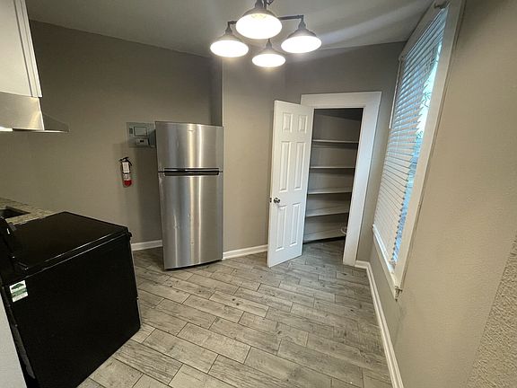 5th image of 204 E Dewey Pl #5