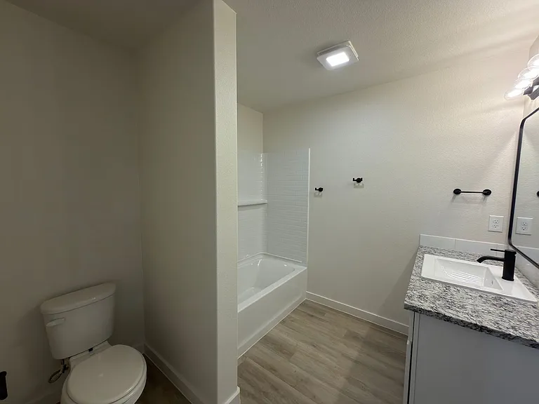 1209 Cottonwood Ave — Photo 7