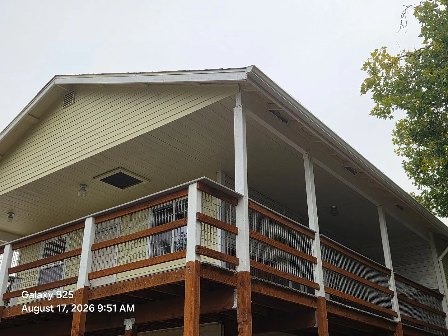 Large 1 Bed Upstairs Unit with Lots of Outdoor Living Space — Photo 1