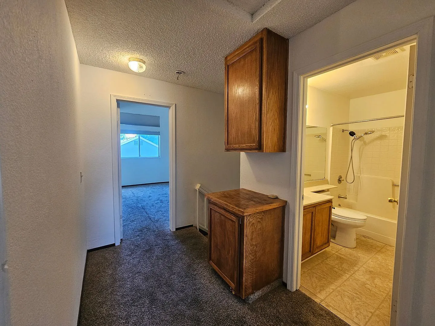 Traditional 3 bedroom 2 bath home in quiet area — Photo 3