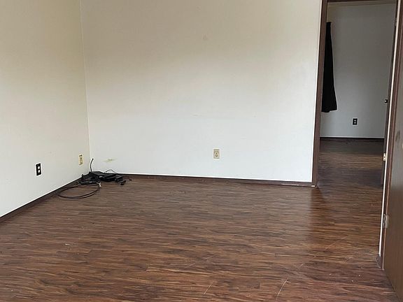 2nd image of 524 S Kensington Dr #524