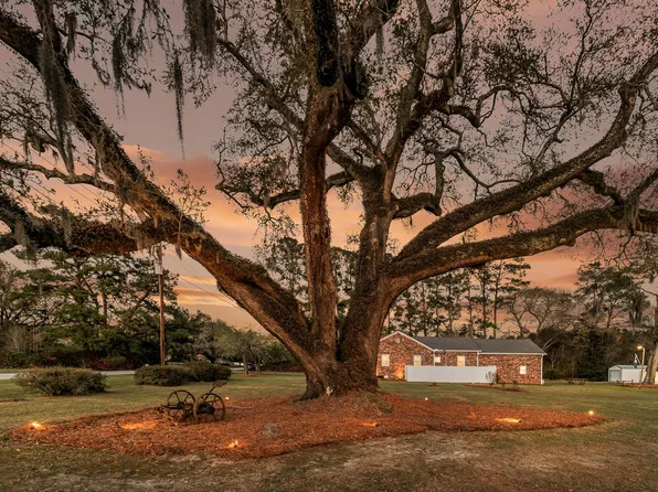 4454 Cottageville Hwy, Cottageville, SC 29474