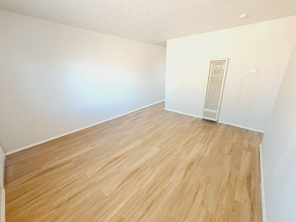 2nd image of 528 Vermont St NE APT A