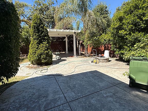 3rd image of 617 N Santa Inez Dr