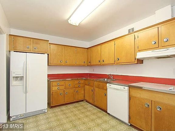 4th image of 9234 E Parkhill Dr