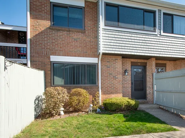 59 Rosewood Dr Unit 59, Stoughton, MA 02072