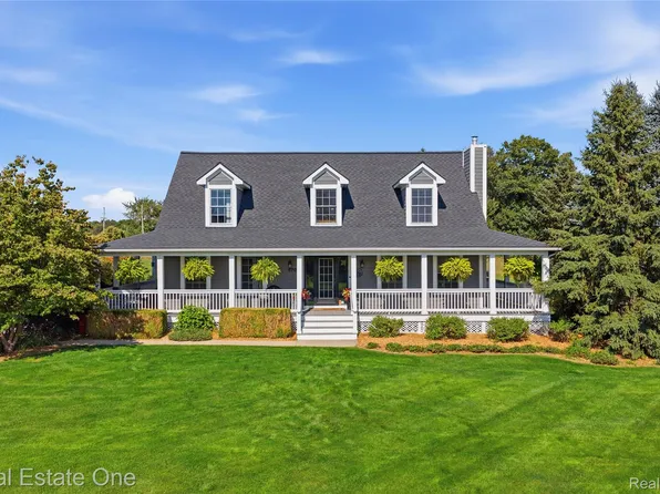 8707 Bridlewood Trl, Howell, MI 48843
