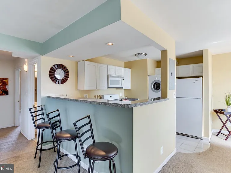 2500 Markham Ln — Photo 3