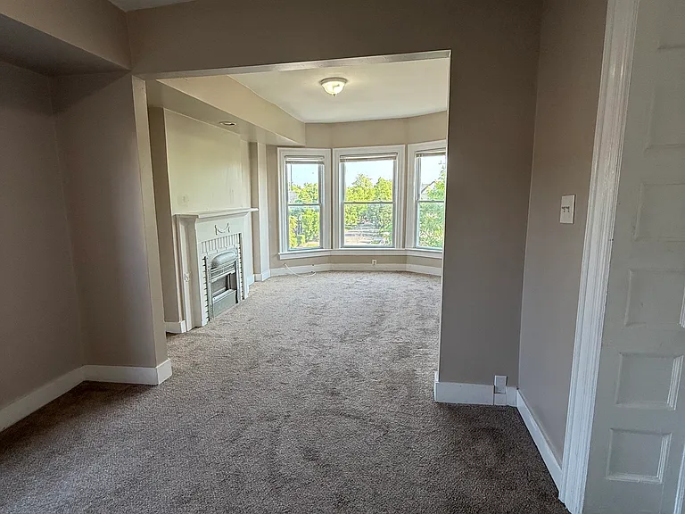 439 W Ferry St #6 — Photo 2