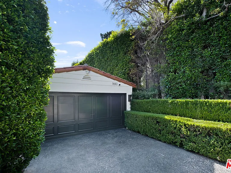 1443 N Doheny Dr — Photo 26