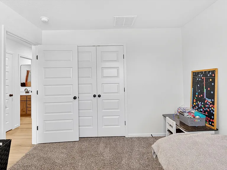 556 Spring Meadow Dr — Photo 20
