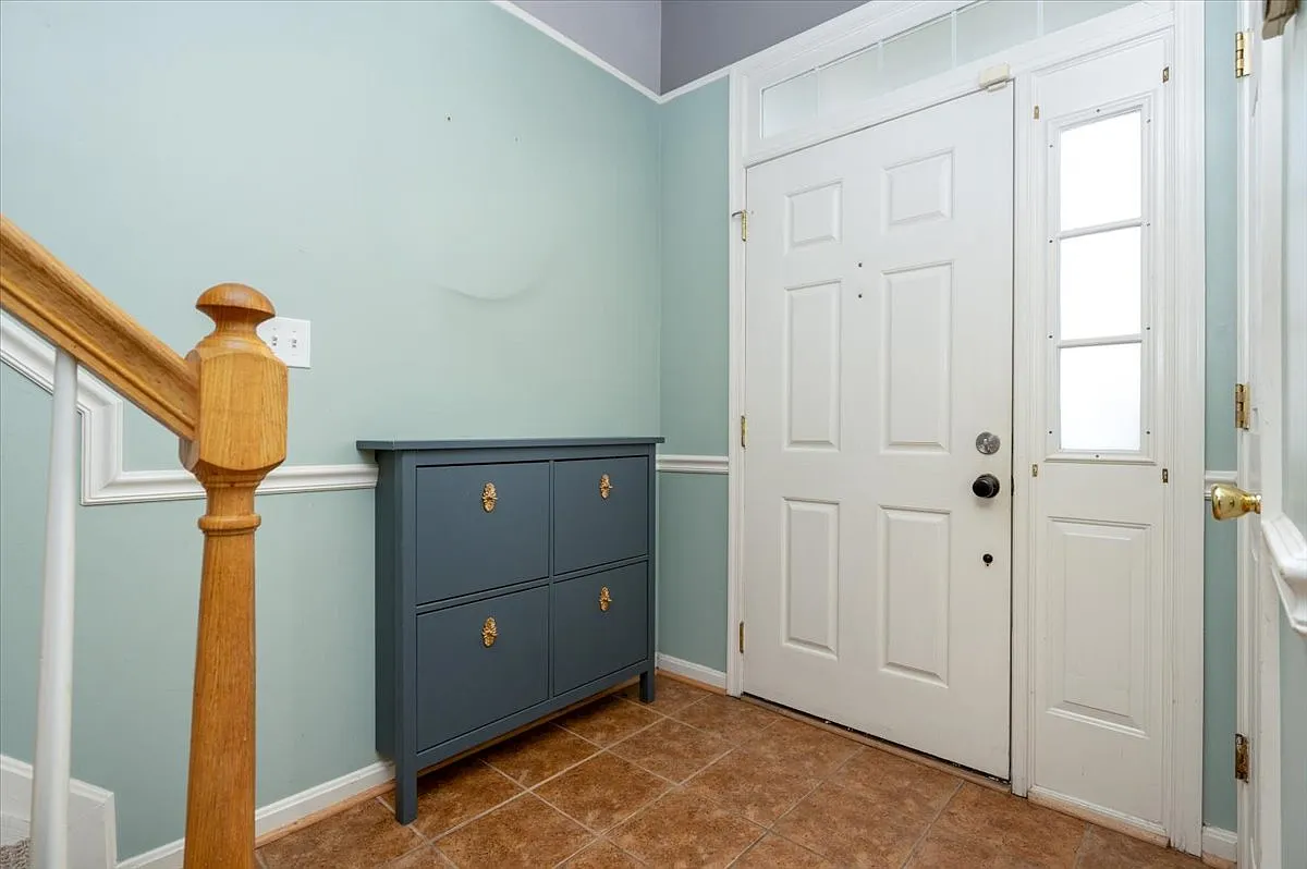 4 bed, 1996 sqft, $3,300 — Photo 4