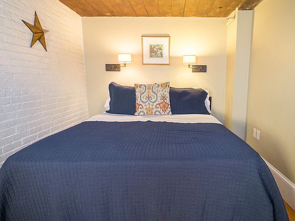 3rd image of 242 Beacon St APT 1