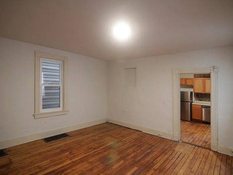 208 Green St #1 — Photo 6