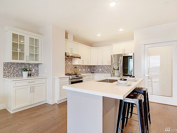 5th image of 22529 6th Ave S Unit 101
